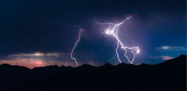 雨和闪电的气息